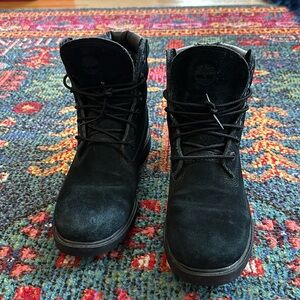 Timberland 6” Suede Black Boots.